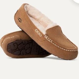NWOT UGG SLIPPERS